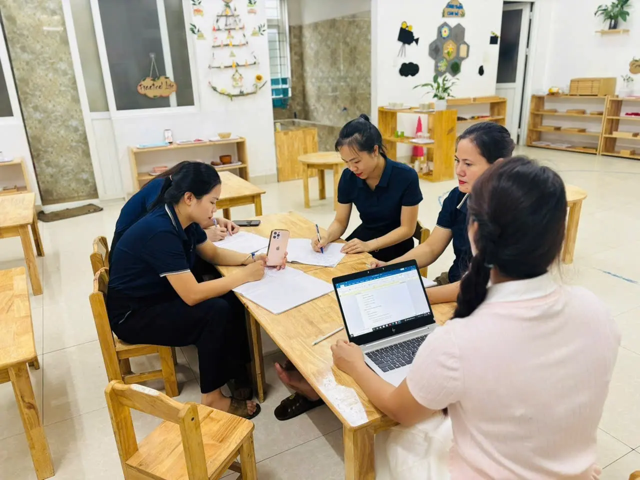 Phương pháp Montessori – Khơi mở tiềm năng và phát triển toàn diện cho trẻ